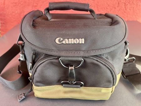 Canon Kameratasche / Umhängetasche (Schwarz/Olive)TopZustand