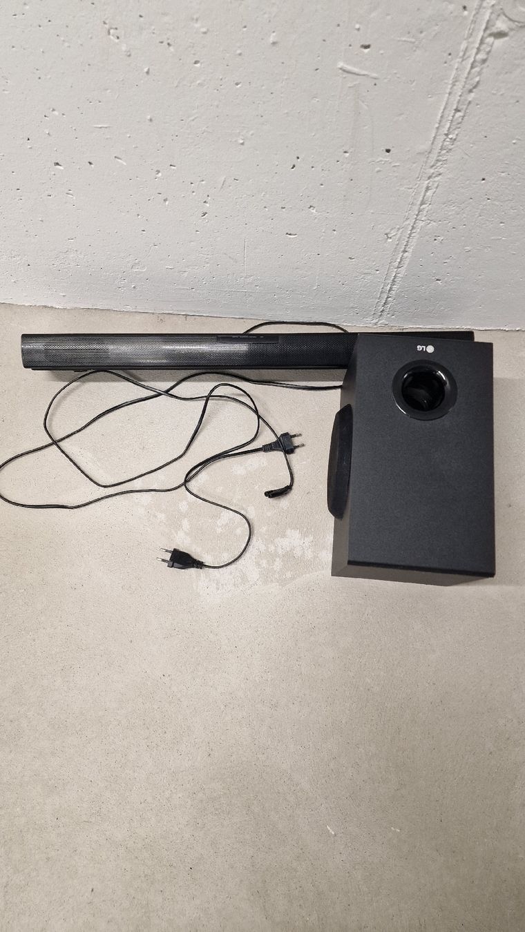 LG Home Cinema: LG Soundbar + Subwoofer – Usato da Niederrohrdorf venduto da DarioJovic