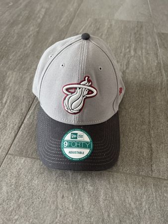 New Era 9FORTY Miami Heat Cap in Grau