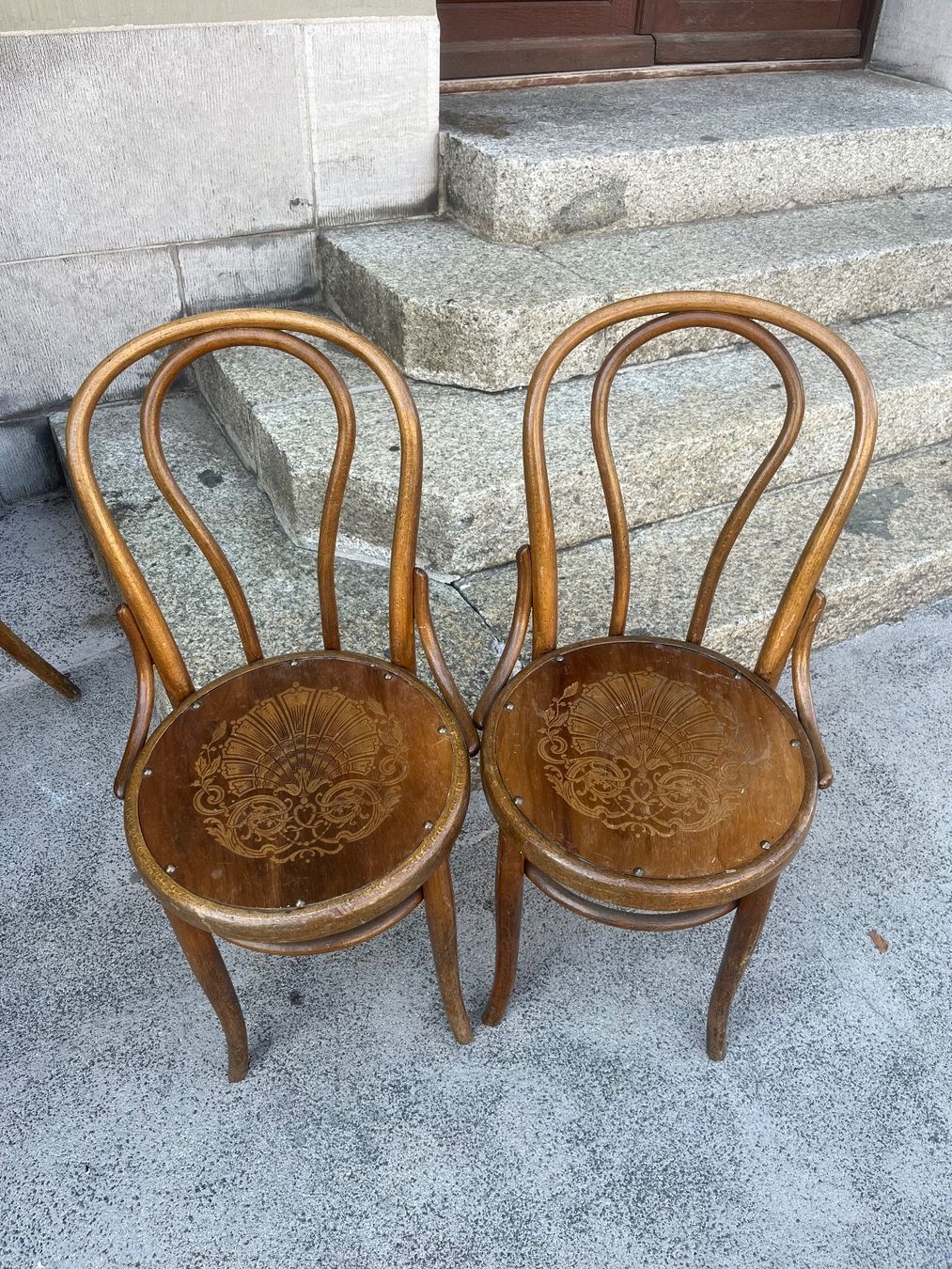 Thonet Chaises: Paire de chaises anciennes – D'occasion à Rue par Stephanie0107 3