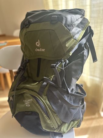 Deuter Futura 30 Backpack Olive Green