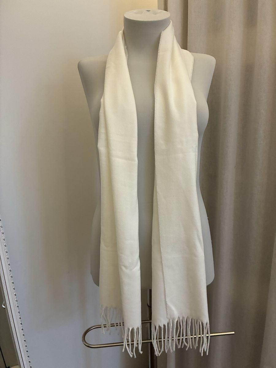 Foulard & Sciarpe: Winter-Accessoire: Weisser Schal, neuwertig – Nuovo (secondo la descrizione) da Bäretswil venduto da Viechel
