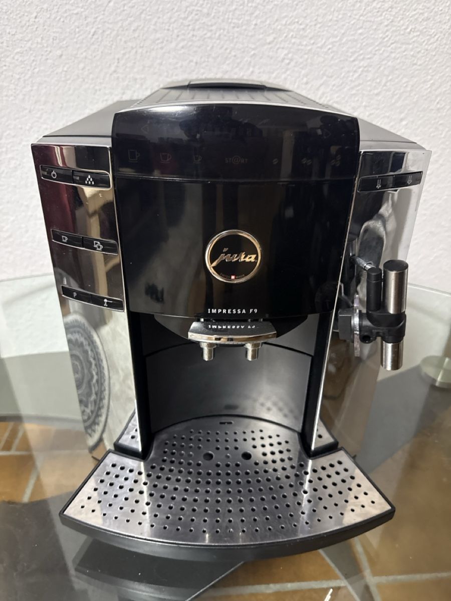 Jura Macchine per caffè & Macchine per espresso: Jura F9 – Usato da Soyhières venduto da Jura22