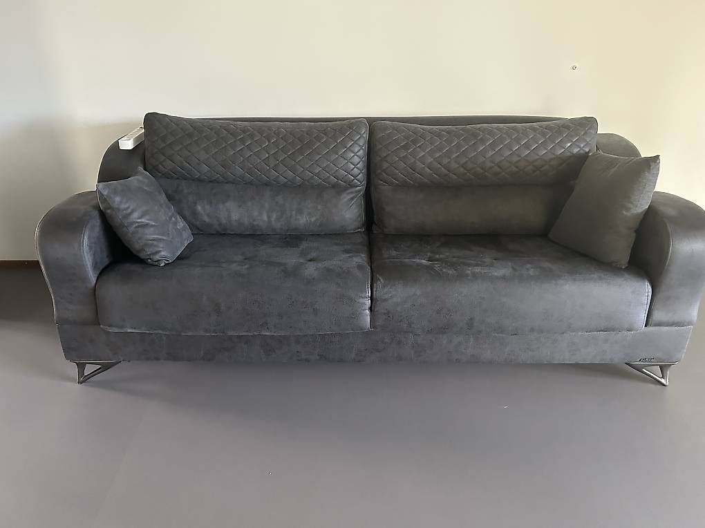 Divani: 2 Sofas – Usato da Zürich venduto da Zuher84 1
