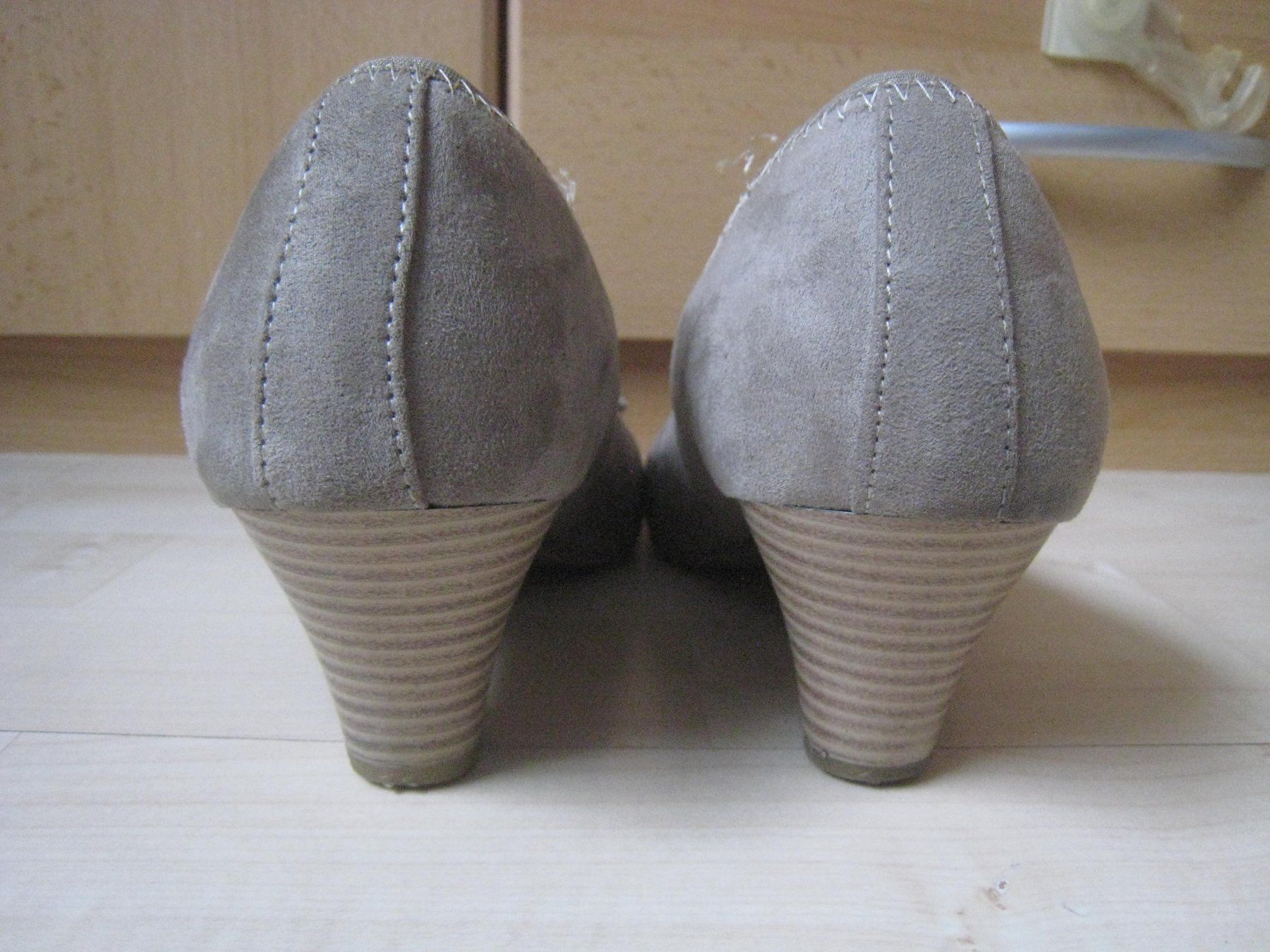 Scarpe da donna: PUMPS / Ballerina mit Absatz Gr. 39  PESARO – Usato da Dättlikon venduto da Mamakuga 5