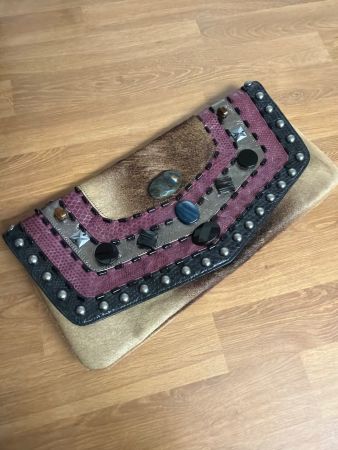 Clutch mit Fell, Leder und Steine Neu