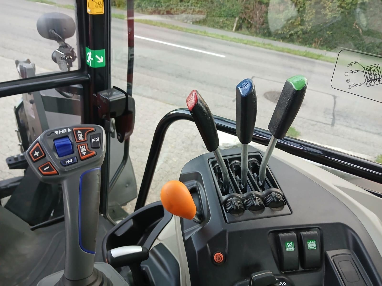 Massey Ferguson Traktoren: Traktor mit Grubber – Gebraucht aus Hagenwil von Wclaas 7