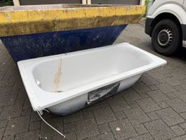 Gebrauchte Badewanne aus Emaille für Bastler & Projekte