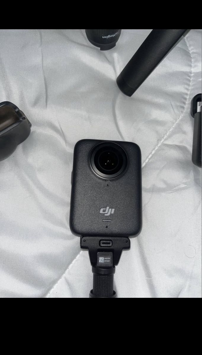 DJI Action Cam: DJI 360 with accessories  – Nuovo (secondo la descrizione) da Yverdon-les-Bains venduto da con_5qmg
