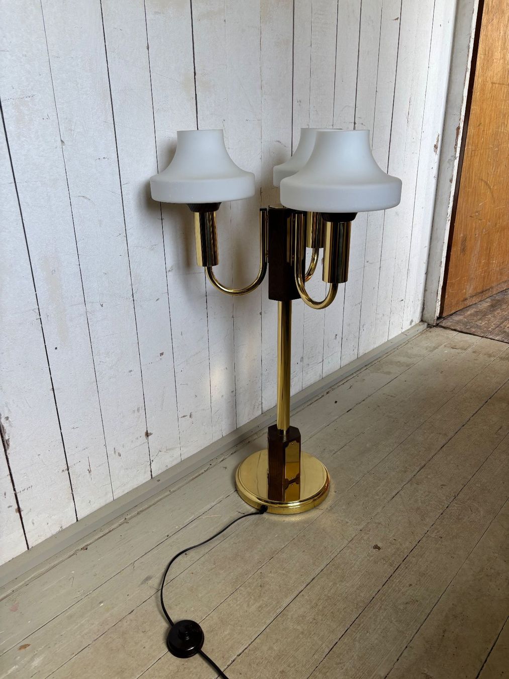 Lampade: Edle Stehlampe vintage Design  Messing/Glas/Holz – Usato da Hinwil venduto da DaniBachman