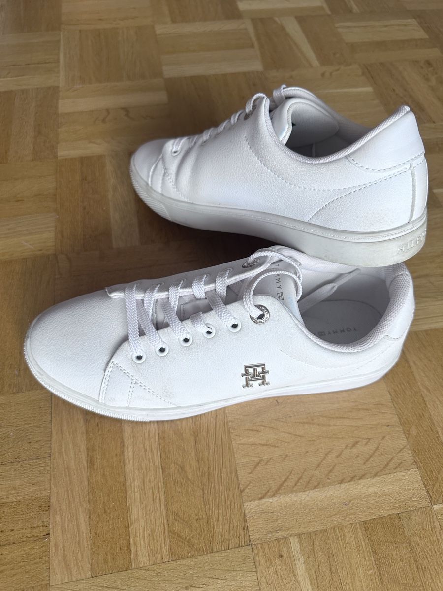 Tommy Hilfiger Scarpe da donna: Baskets Tommy Hilfiger  – Usato da Versoix venduto da kelborn