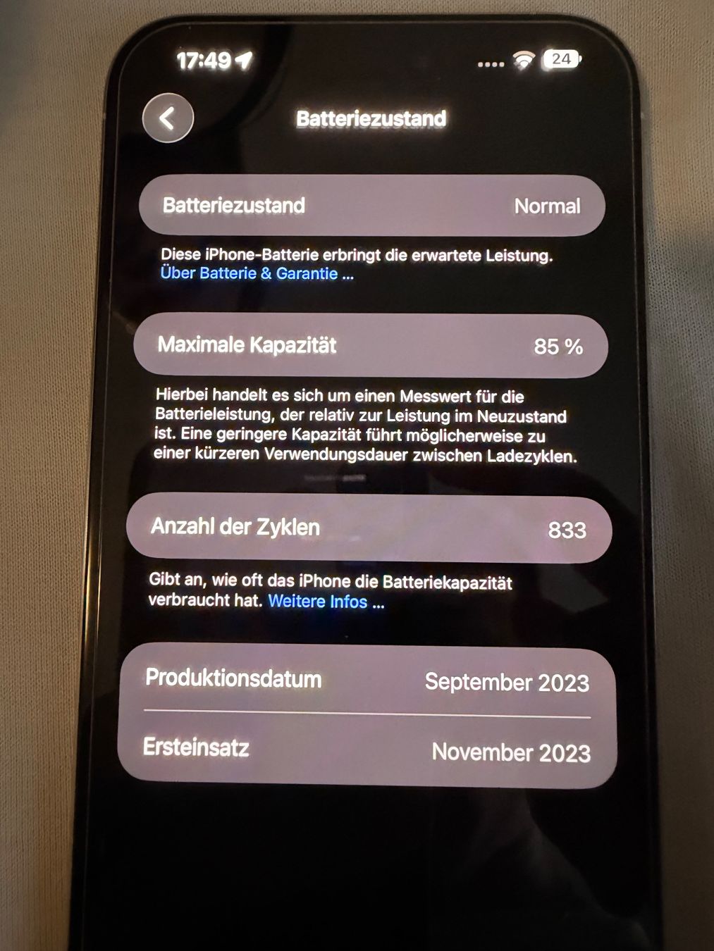 Apple Portables: Apple iPhone 15 Pro Max Titan weiss – D'occasion à Hellbühl par dodo433 1