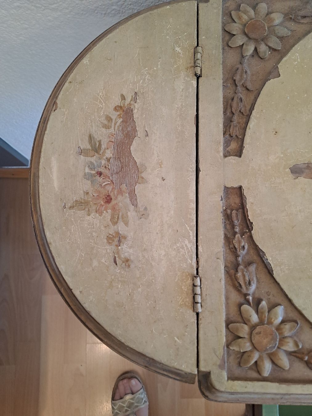 Tavoli: Antiker Beistelltisch / Nähtisch mit Schublade – Usato da Gondiswil venduto da Antiquitas... 5