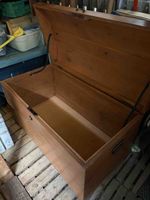 Coffre de rangement en bois brun état acceptable