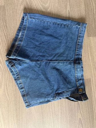 Short en jean bleu taille M  Coupe ajustée