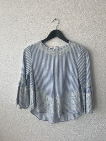 Gestreifte Bluse mit Spitze, Gr. S – Sommerlich leicht!