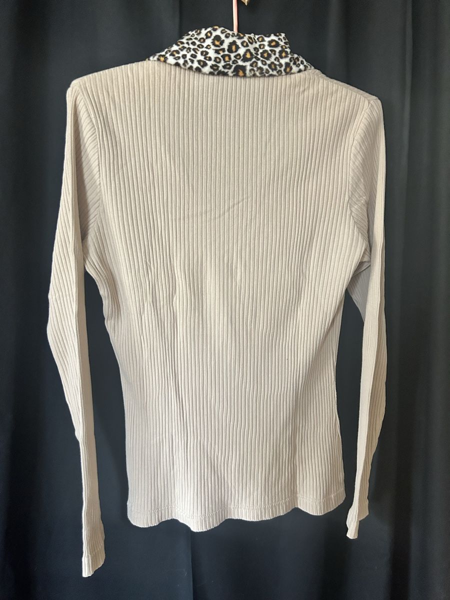 T-shirt: Flash Beige Ribbed Top Leopard Collar, Size Medium – Nuovo (secondo la descrizione) da Zürich venduto da Mistral61 3