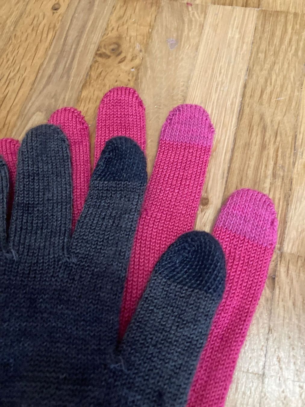 Guanti & manicotti: Kinder Handschuhe mit Touchscreen Funktion grau & pink – Nuovo (secondo la descrizione) da Thun venduto da Vans_98 4