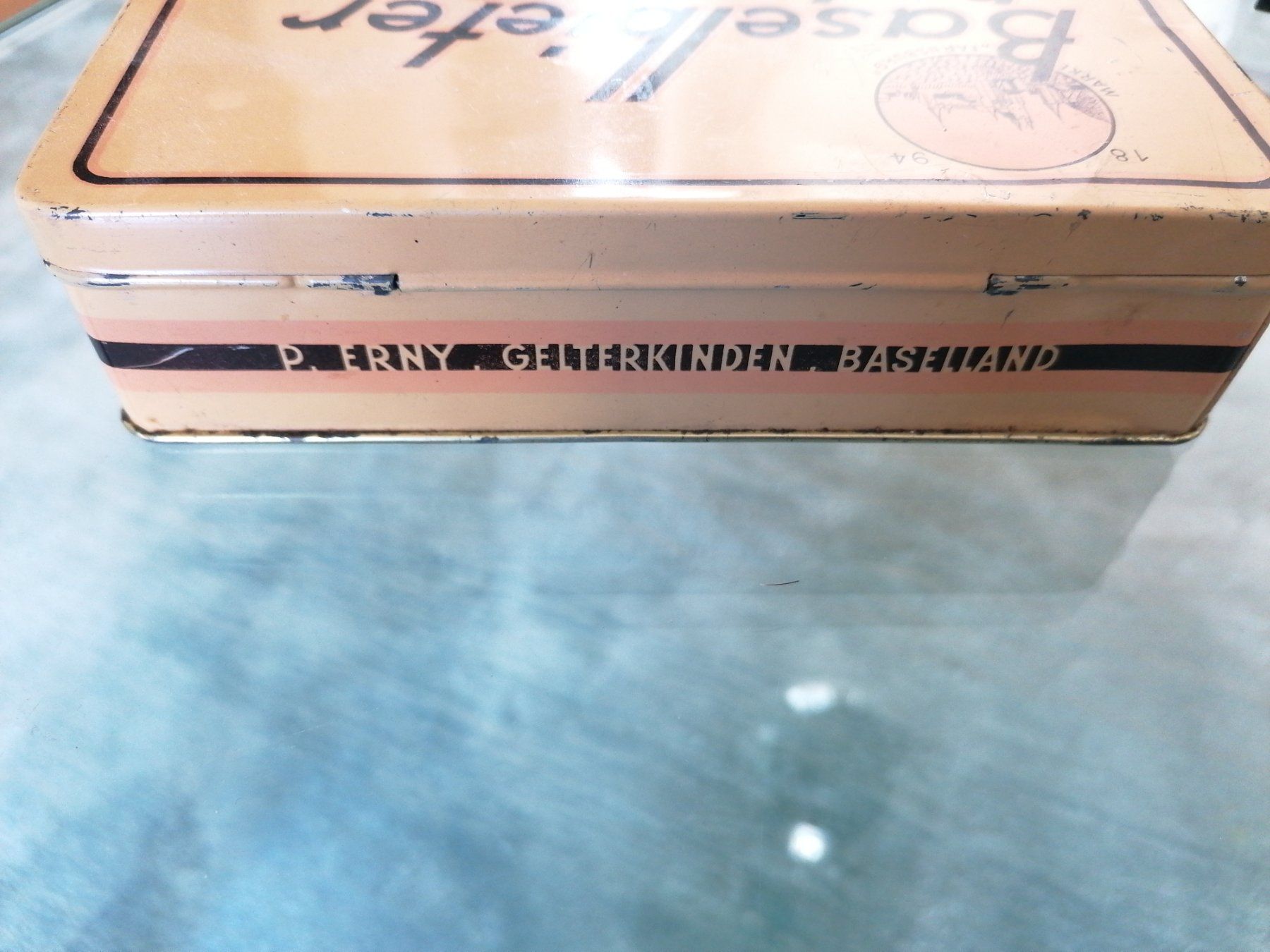 Barattoli: Blechdose Antik -  Baselbieter Rahmtäfeli – Usato da Basel venduto da vintagecollector 1