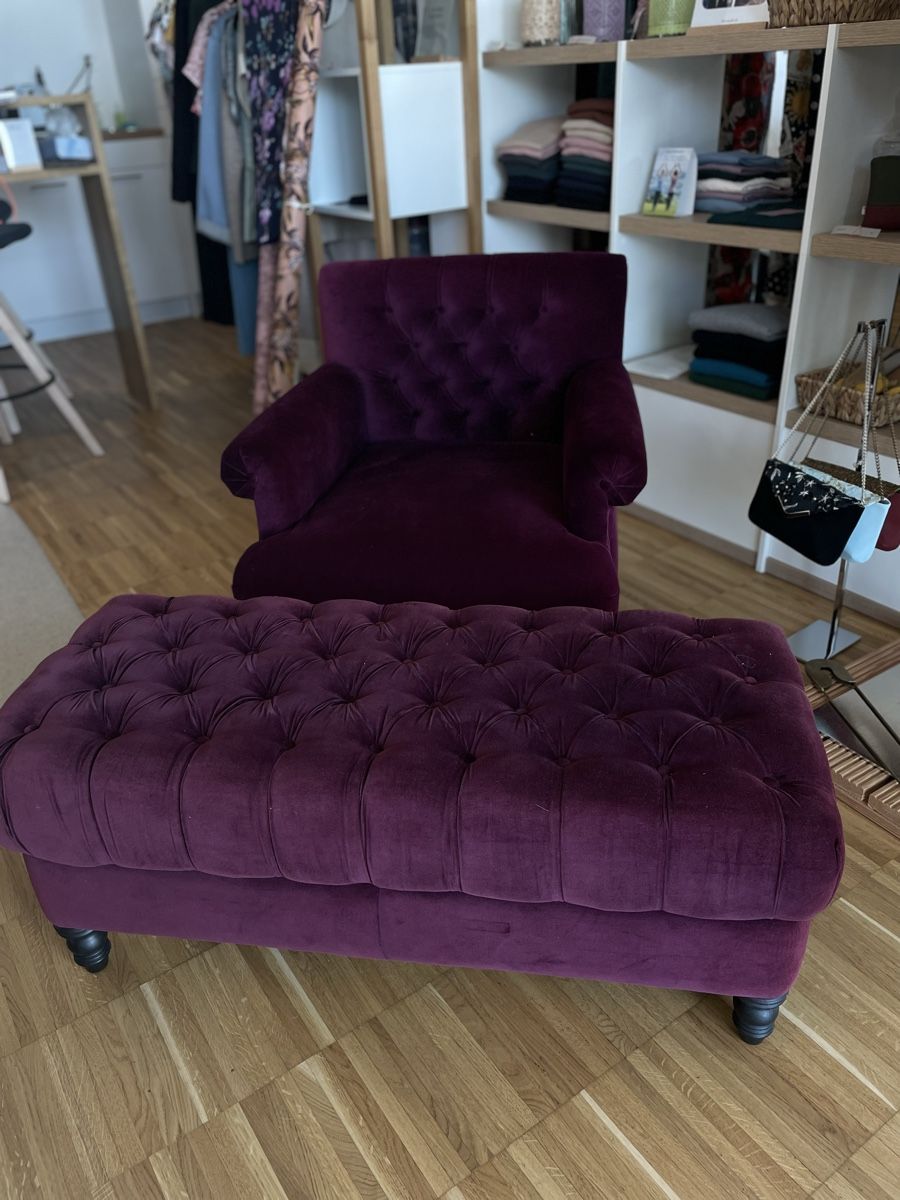 La Redoute Poltrone: Lila Samt Sessel mit Beinhocker – Usato da St. Gallen venduto da flu_whk5 1
