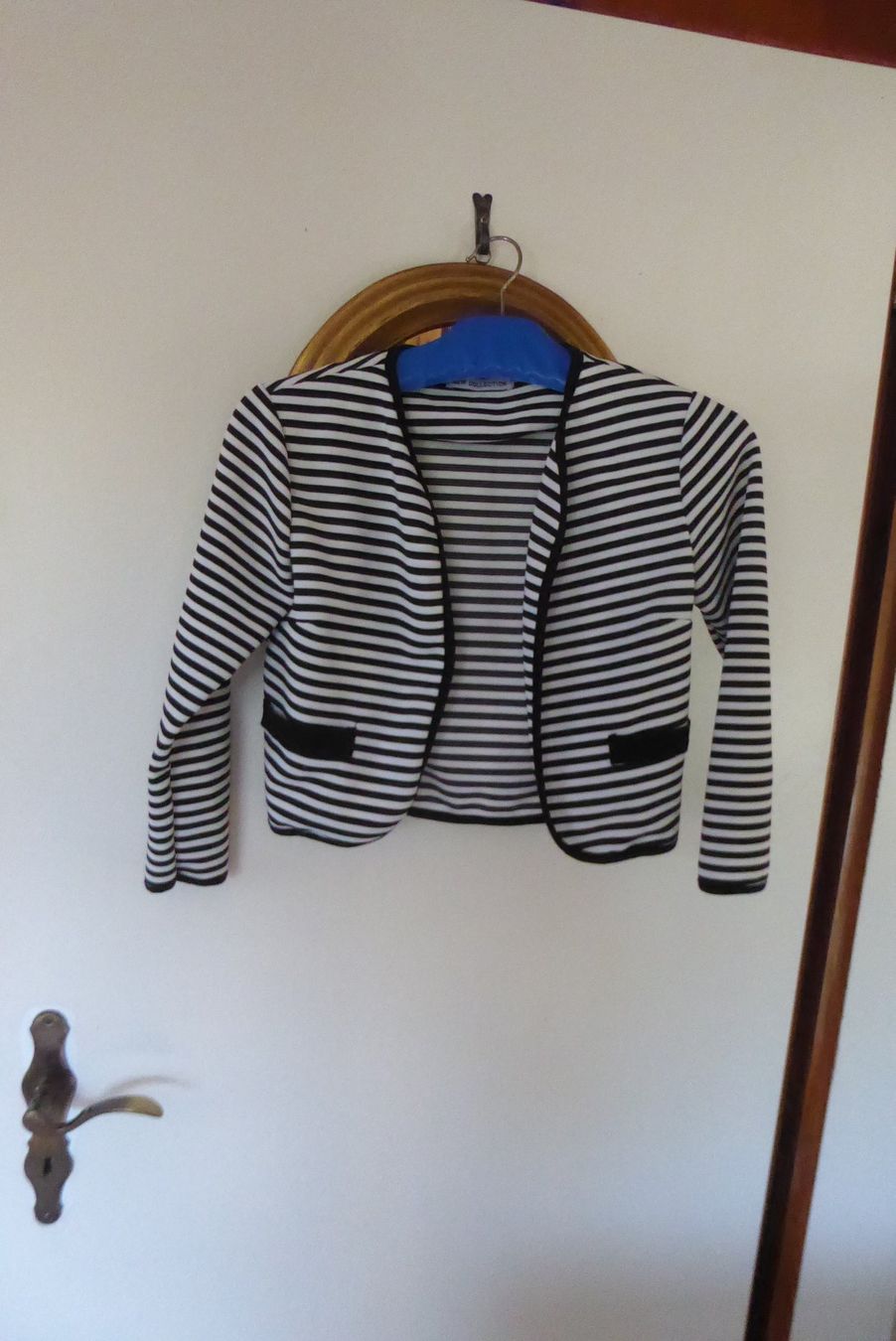 Lots de vêtements: 4 Jacken 1Bluse Gr S TEDDYS Amisu H&M ect – D'occasion à Sargans par Benziner 1