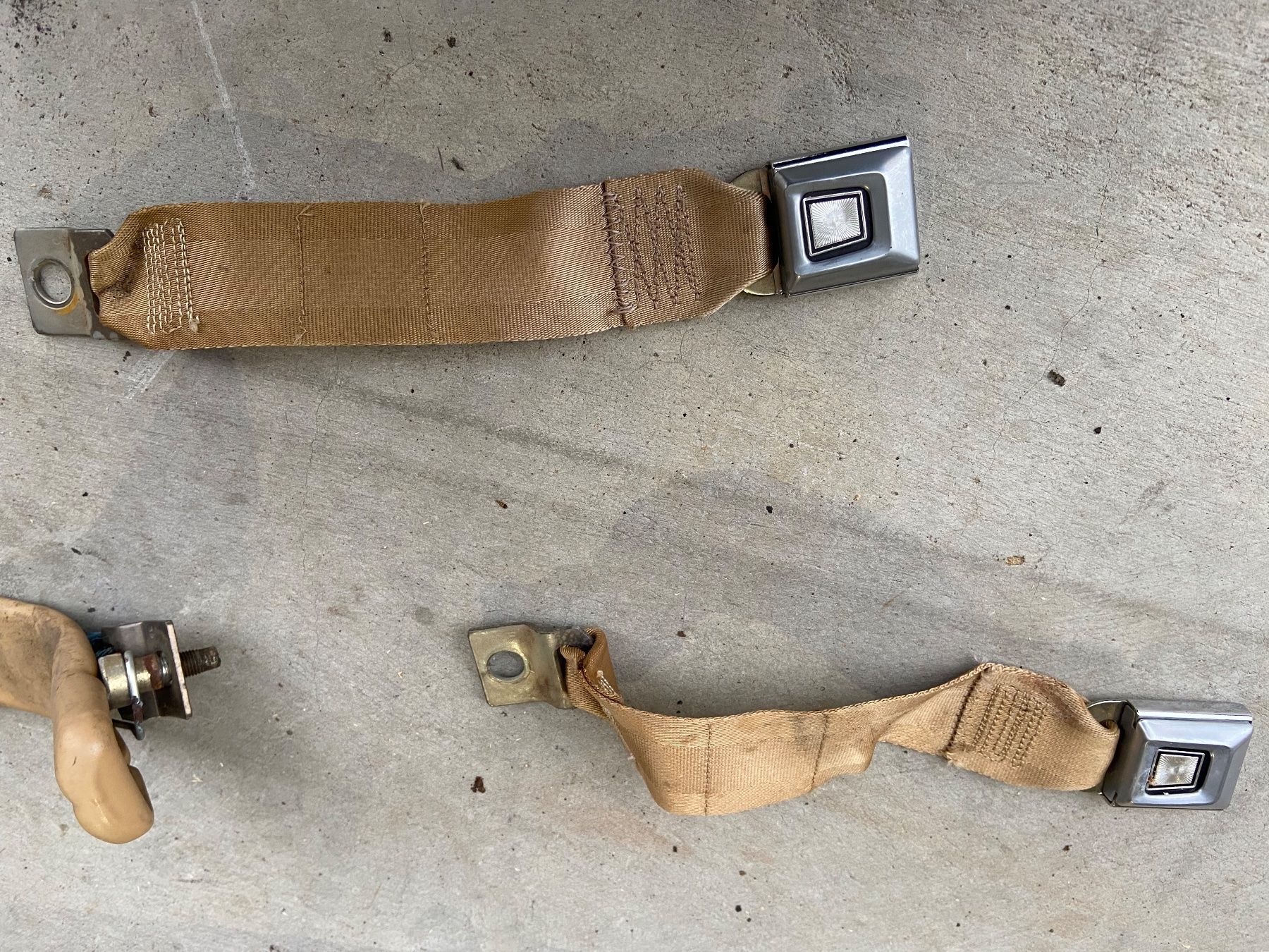 Ford Tutti pezzi di ricambio auto: Oldtimer Ford USA Sicherheitsgurte/seat belts – Usato da Krummenau venduto da Deezley 1