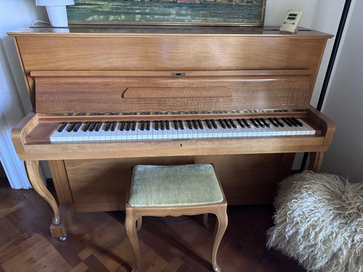 Strumenti musicali: Bechstein upright piano 1970s – Usato da Basel venduto da FlorinBasel