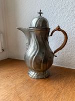 Antike Zinnkanne mit Deckel um 1900