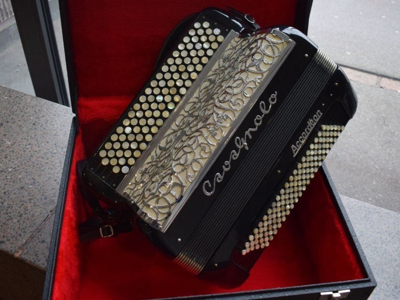 Strumenti musicali: Akkordeon chromatisch Cavagnolo – Usato da Zürich venduto da baumusik 2
