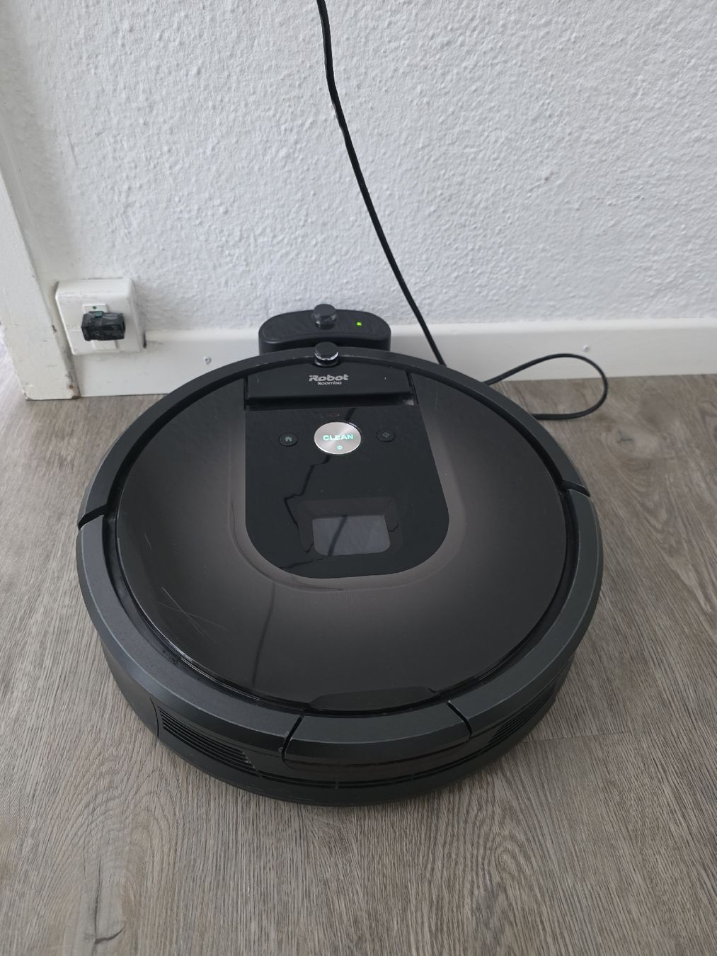 Irobot Aspirapolveri & Accessori: Irobot Roomba 980 – Usato da Suhr venduto da MrvicaAG