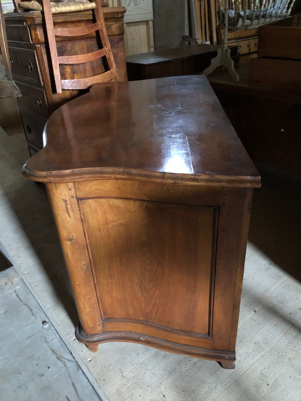 Cassettiere: Commode galbée baroque zurichoise Kommode antik – Usato da St-Cierges venduto da LeRegain 3
