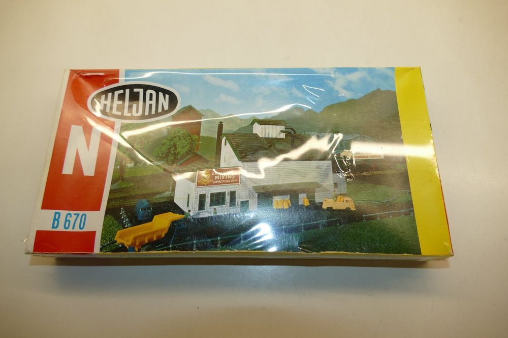 CA090 Con-Cor Heljan maquette train N B677 Silos grain Grain farmes cooperative