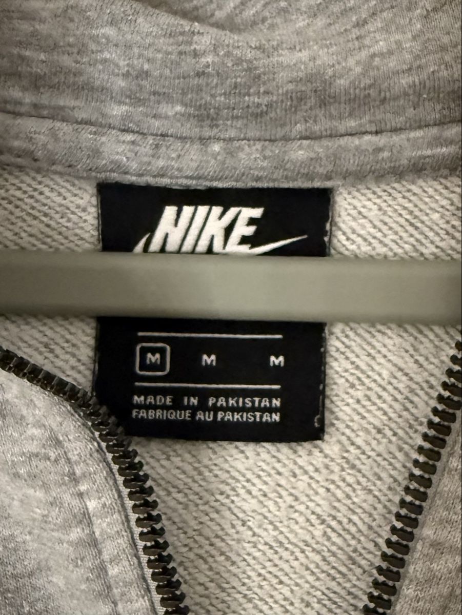Nike Pullover & Sweatshirts: Nike Kapuzenpullover grau Größe M gut erhalten – Neu (gemäss Beschreibung) aus Basel von ae2276 2