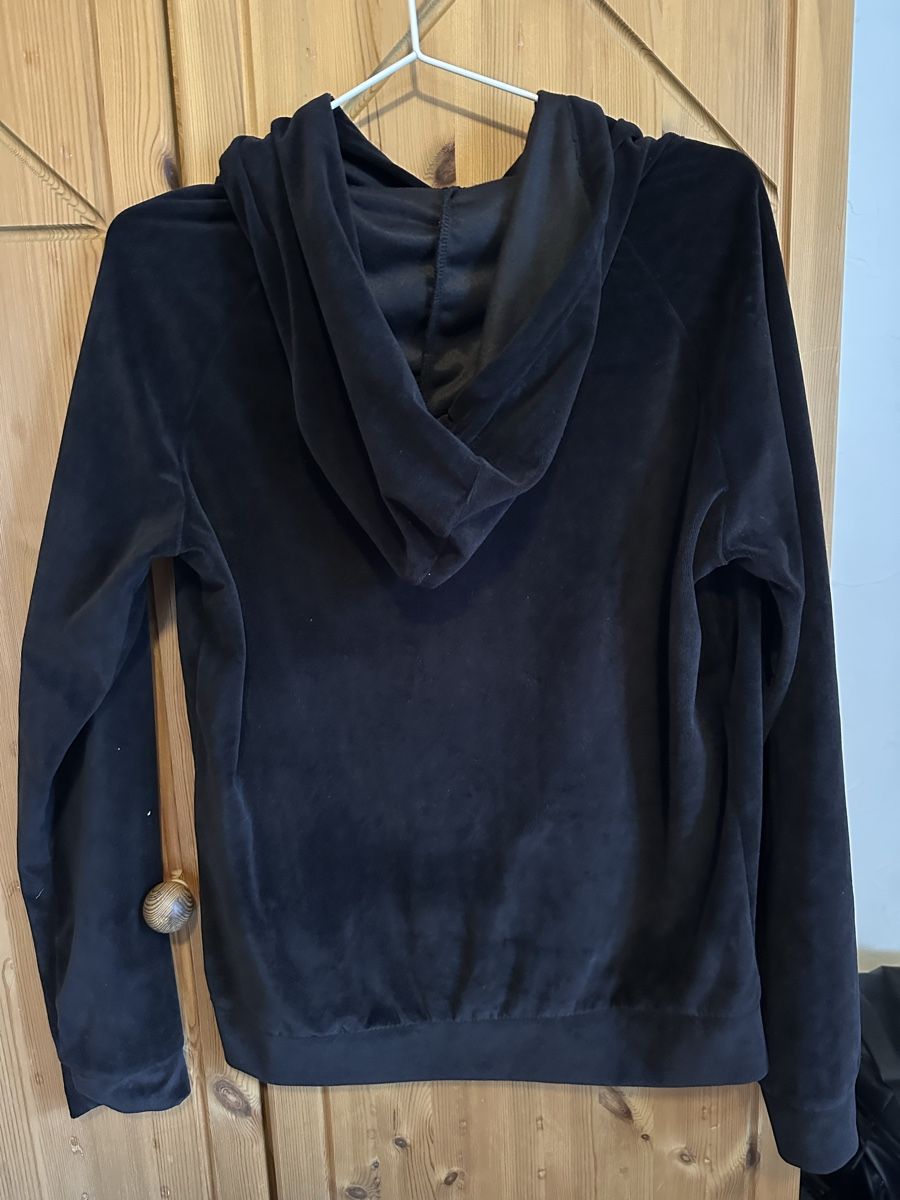 Pullover & Sweatshirts: Kapuzenpullover Samt Schwarz, guter Zustand – Gebraucht aus Hergiswil NW von kaufe_at_kaufmann 1