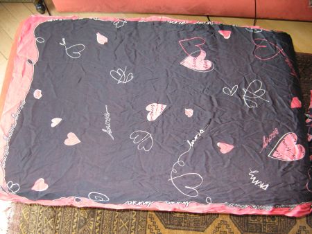 Seidenfoulard DKNY mit Herzen