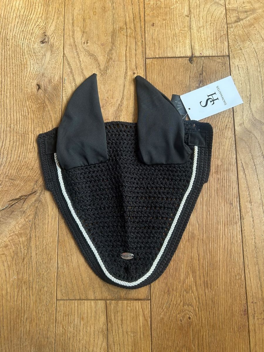 Briglie & Cavezze: Fliegenhaube SHOWMASTER Basic schwarz Grösse Pony neu – Nuovo (secondo la descrizione) da Frauenfeld venduto da lin_77m9