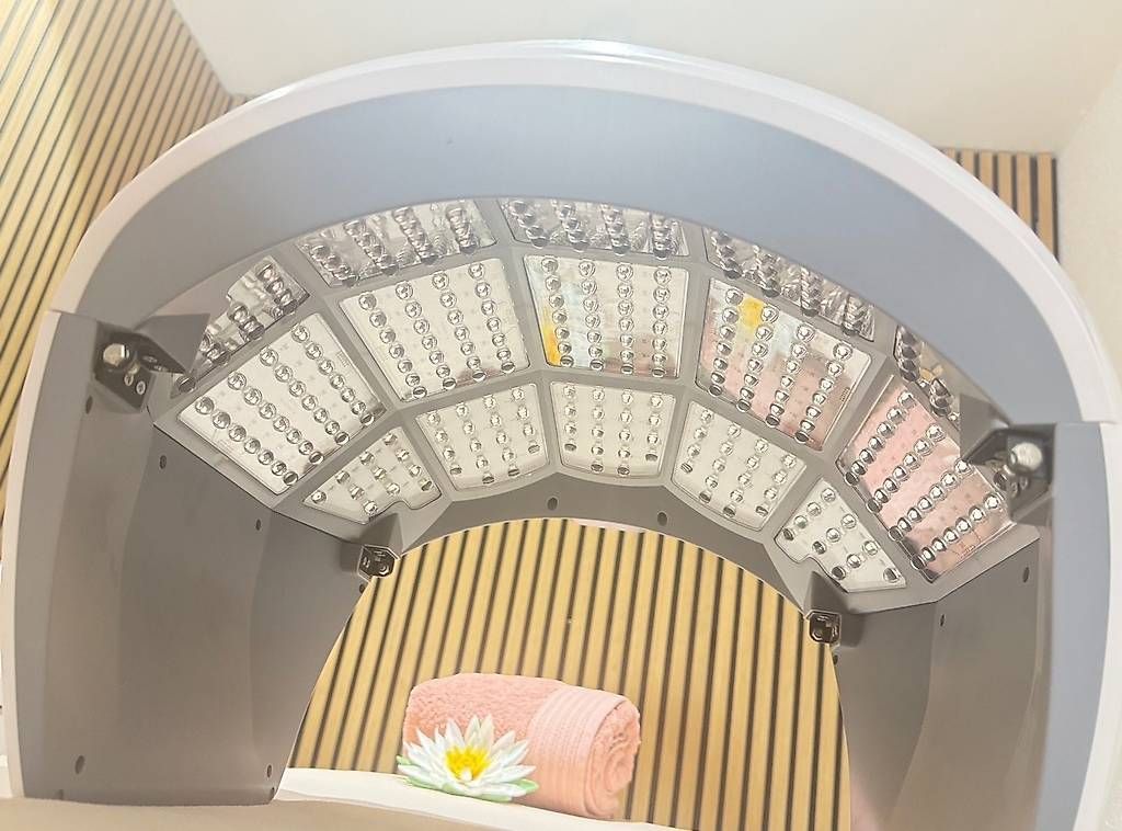 Attrezzature mediche: Machine LED professionnelle  parfait état – Usato da Genève venduto da Fatimeri