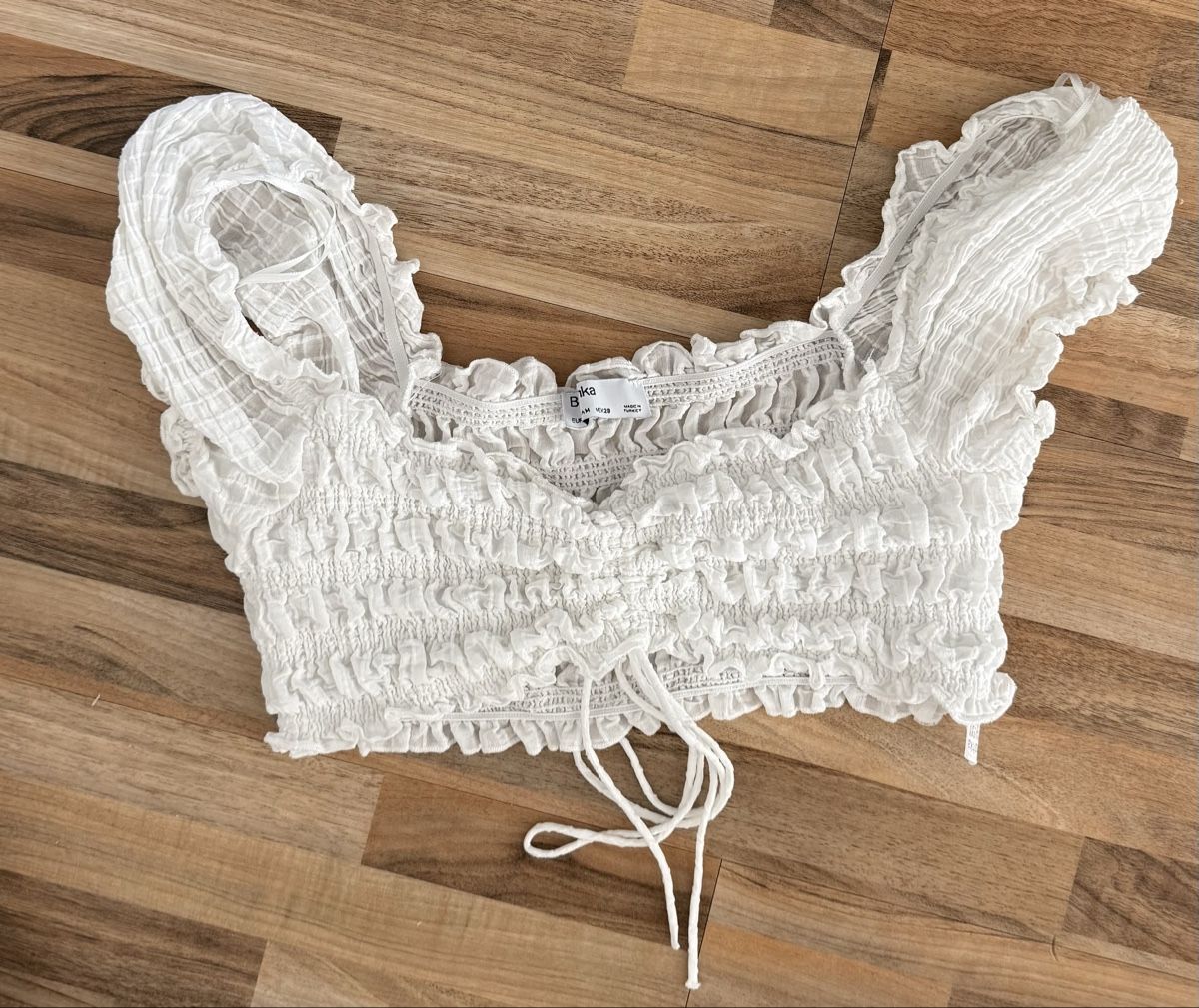 Bershka Top: White smocked crop top with tie size M – Nuovo (secondo la descrizione) da Buchs AG venduto da sxf96 1