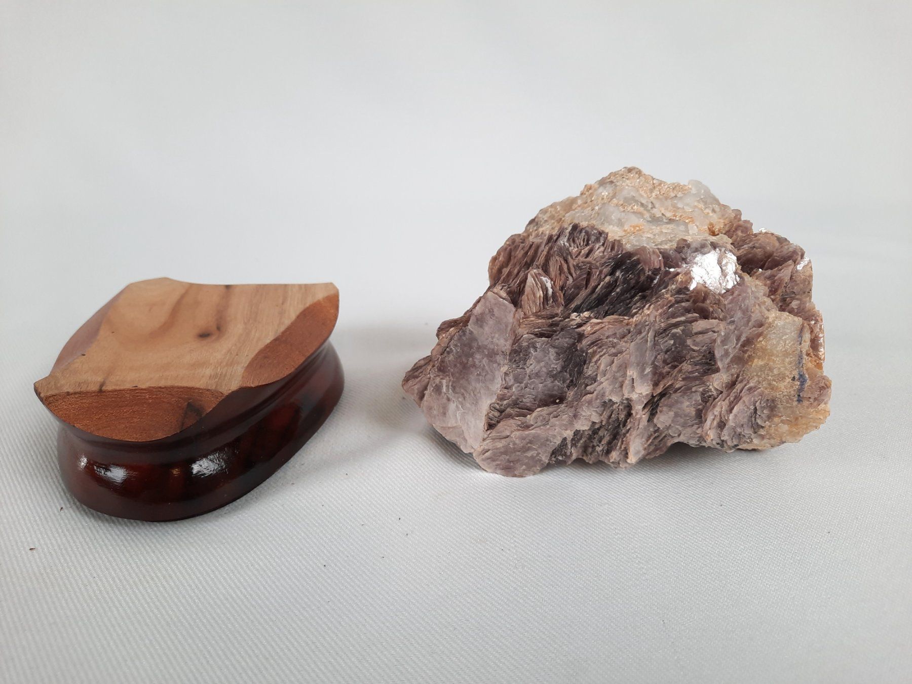 Minéraux & Lithothérapie: Stein auf Holzsockel – D'occasion à Beinwil am See par Restwert_Beinwil 6