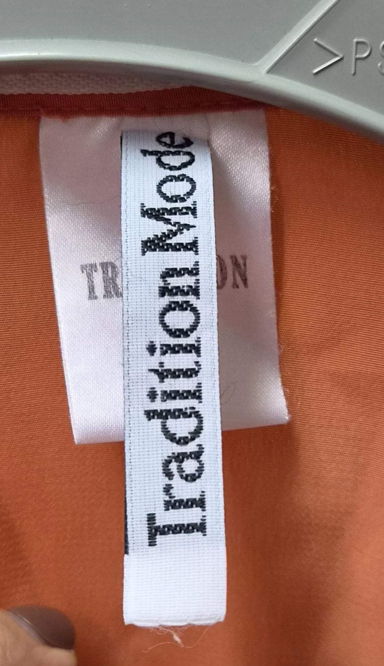 Altro in  Abbigliamento & Accessori: 5 Coiffeur Schneideumhänge in der Farbe Mango – Usato da Itingen venduto da Claudia.E 2