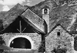 Brione Verzasca (TI) Chiesa parrocchiale e case in pietra G