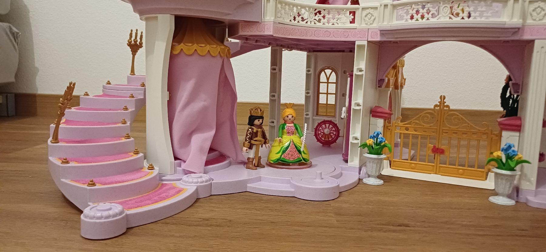 Playmobil Giocattoli: Playmobilschloss mit Kutsche – Usato da Kriens venduto da mel_z7m8 1