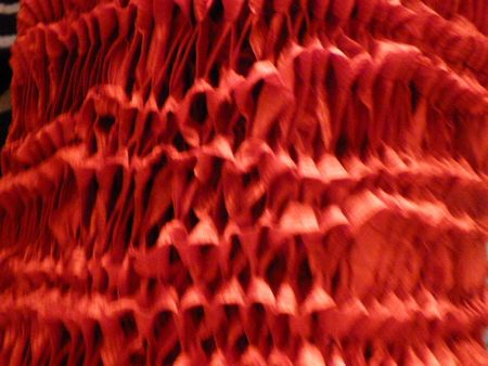 Handgestrickter Schal aus Bändchengarn, rot, 30x150cm