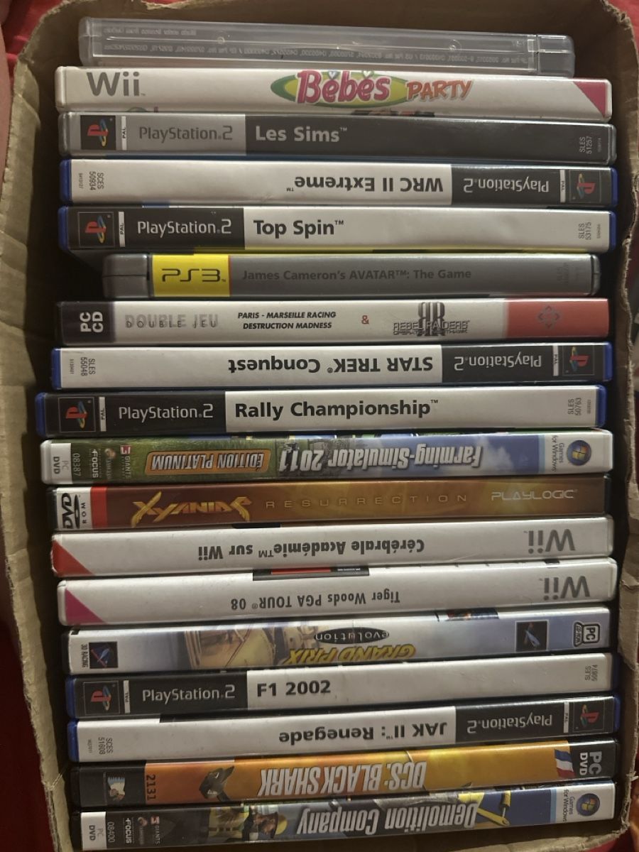 Spiele: Jeux vidéo 18 articles divers Playstations 2, Wii, PC – Gebraucht aus Lausanne von sam_hp5y