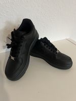 Baskets Nike Air Force 1 noir pointure 38 
