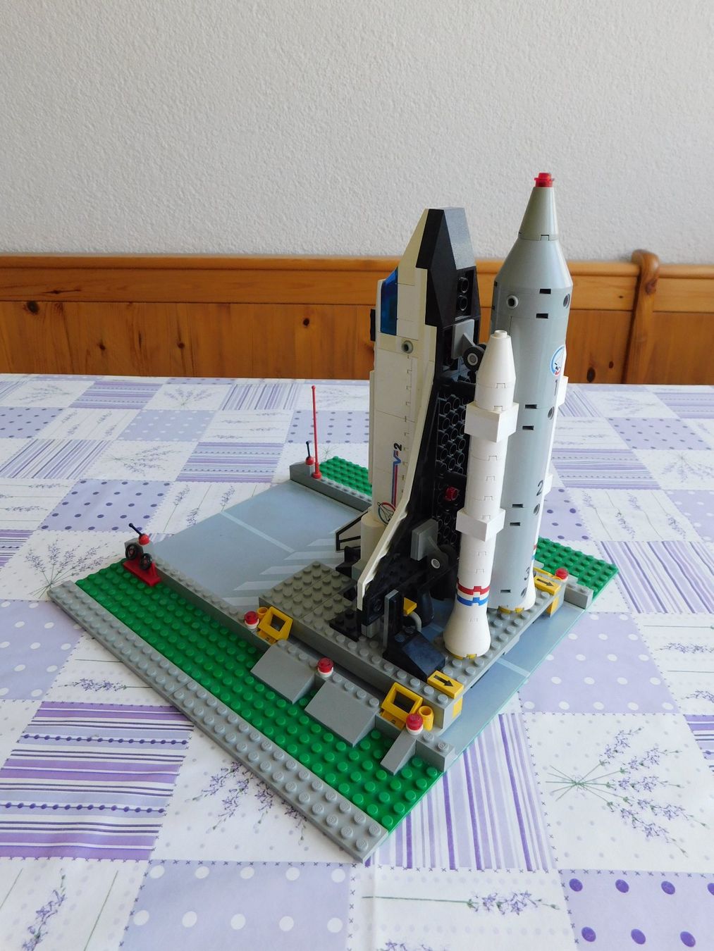 Lego Kit di costruzioni: Lego Spaceshuttle mit Startrampe ohne Rakete – Usato da Strengelbach venduto da Wedi73