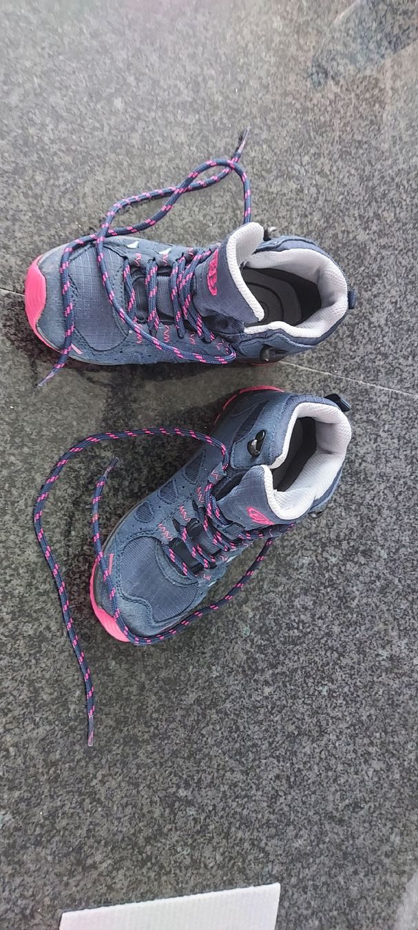 Scarpe per ragazzi: Brütting Kinder Wanderschuhe, Grösse 30, Top Zustand! – Usato da Glattpark(Opfikon) venduto da Uthyla