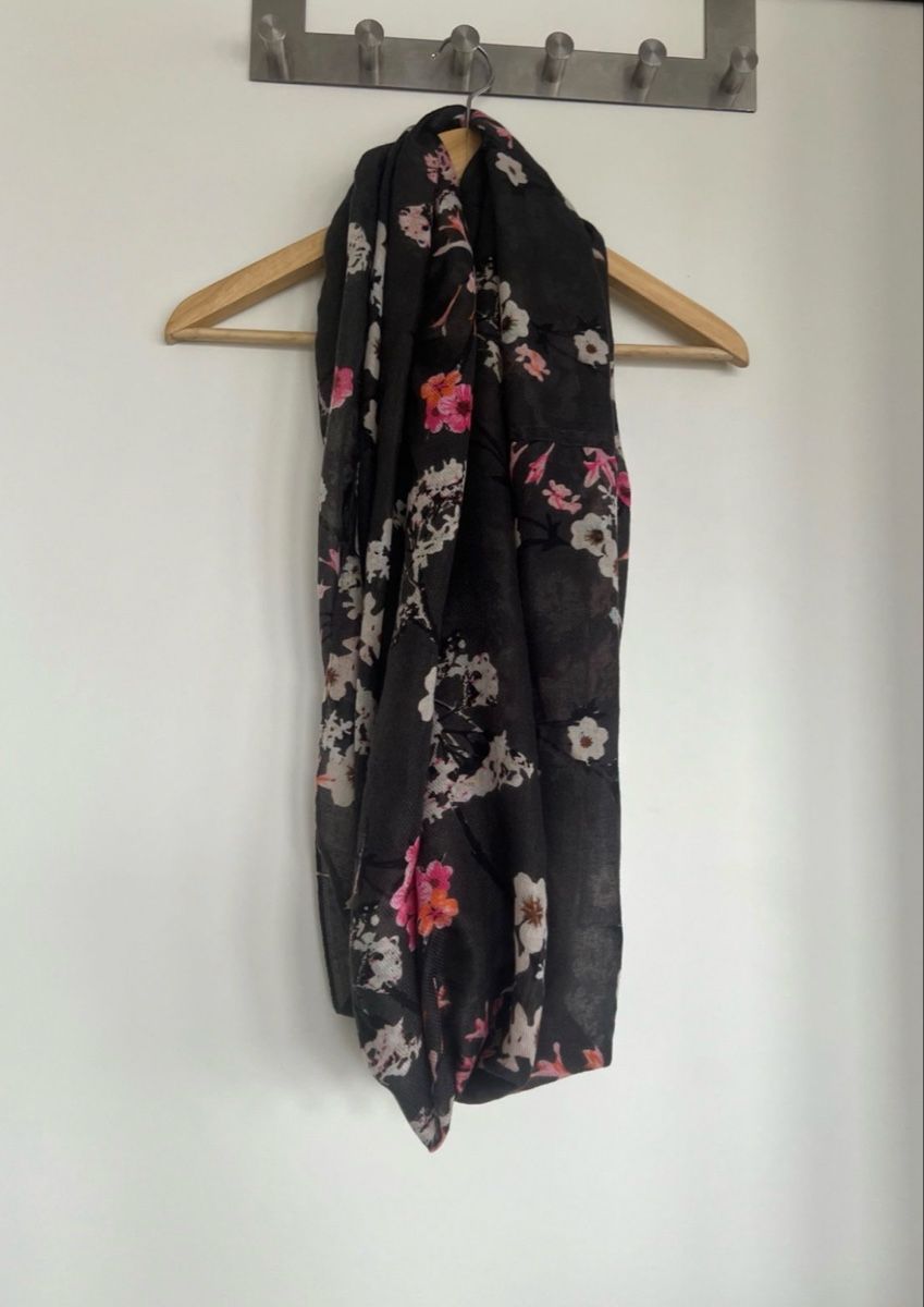 Foulards, Tücher & Schals: RUNDSCHAL – Gebraucht aus Dübendorf von ali_g7p8