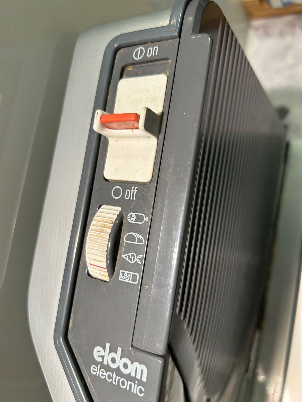 Appareils de cuisine: eldom electronic Schneidemaschine Brot Fleisch Käse Gemüse – D'occasion à Basel par toy_t8bb 1