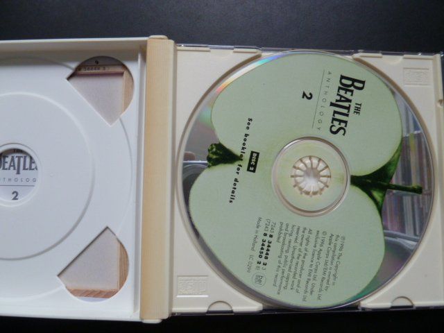 CD: Beatles - Anthology Vol. 2  (2 CD's) – Usato da Au ZH venduto da sikoku 2